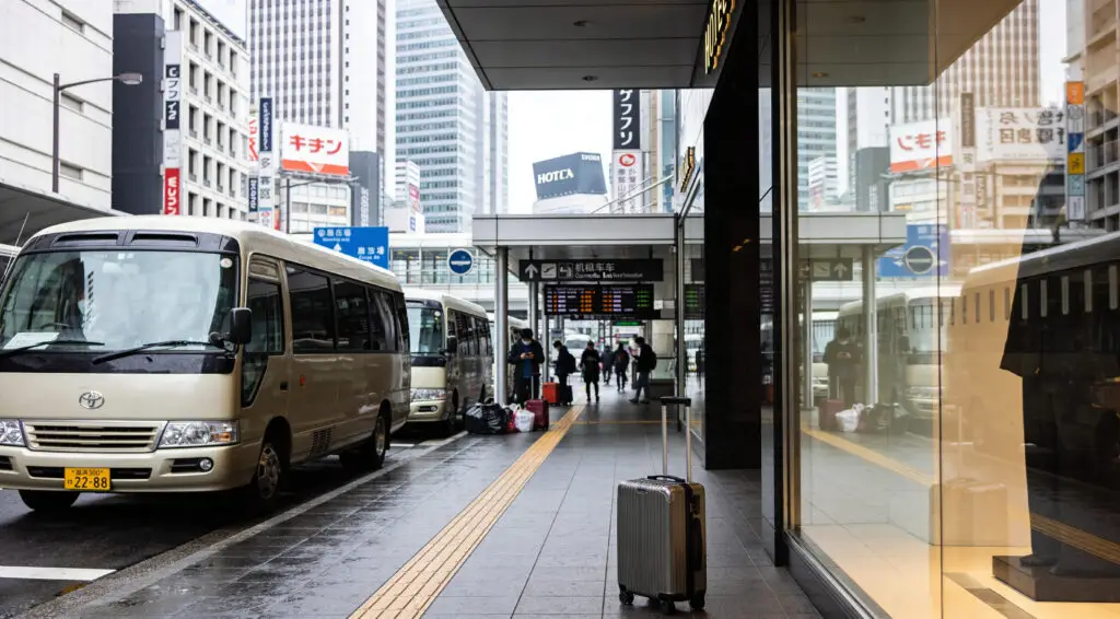 Japan Tourism Stocks Fall as China Travel Warning Hits