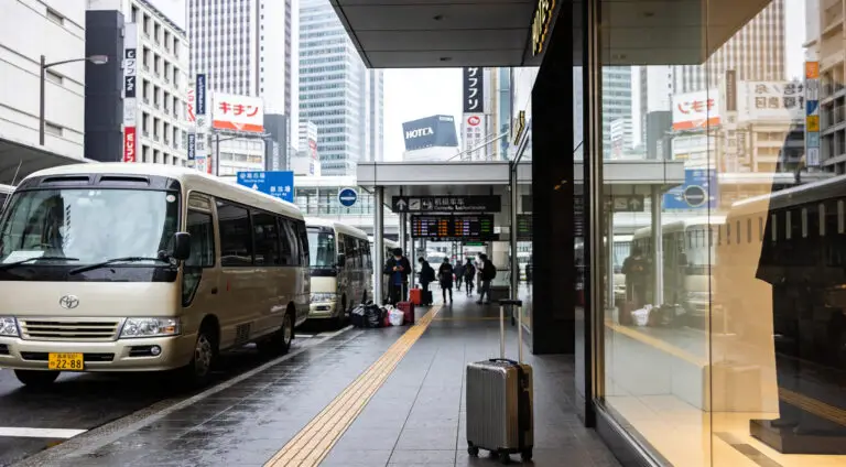 Japan Tourism Stocks Fall as China Travel Warning Hits